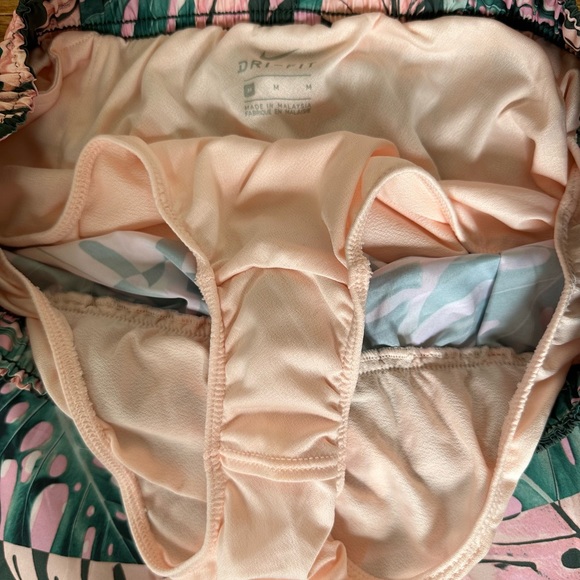 Nike Dri-Fit Tempo Running Shorts - Picture 3 of 3